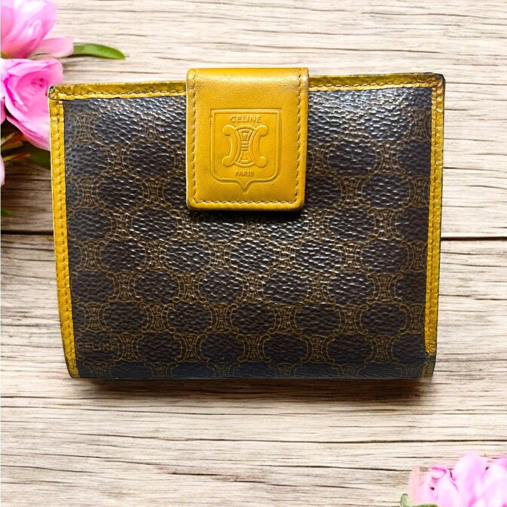 Vintage Macadam compact Kisslock wallet. Pre Loved